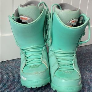 ThirtyTwo Women’s 8.5 snowboarding boots
